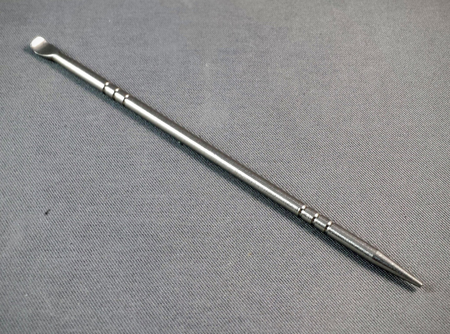 Titanium scoop point dabber