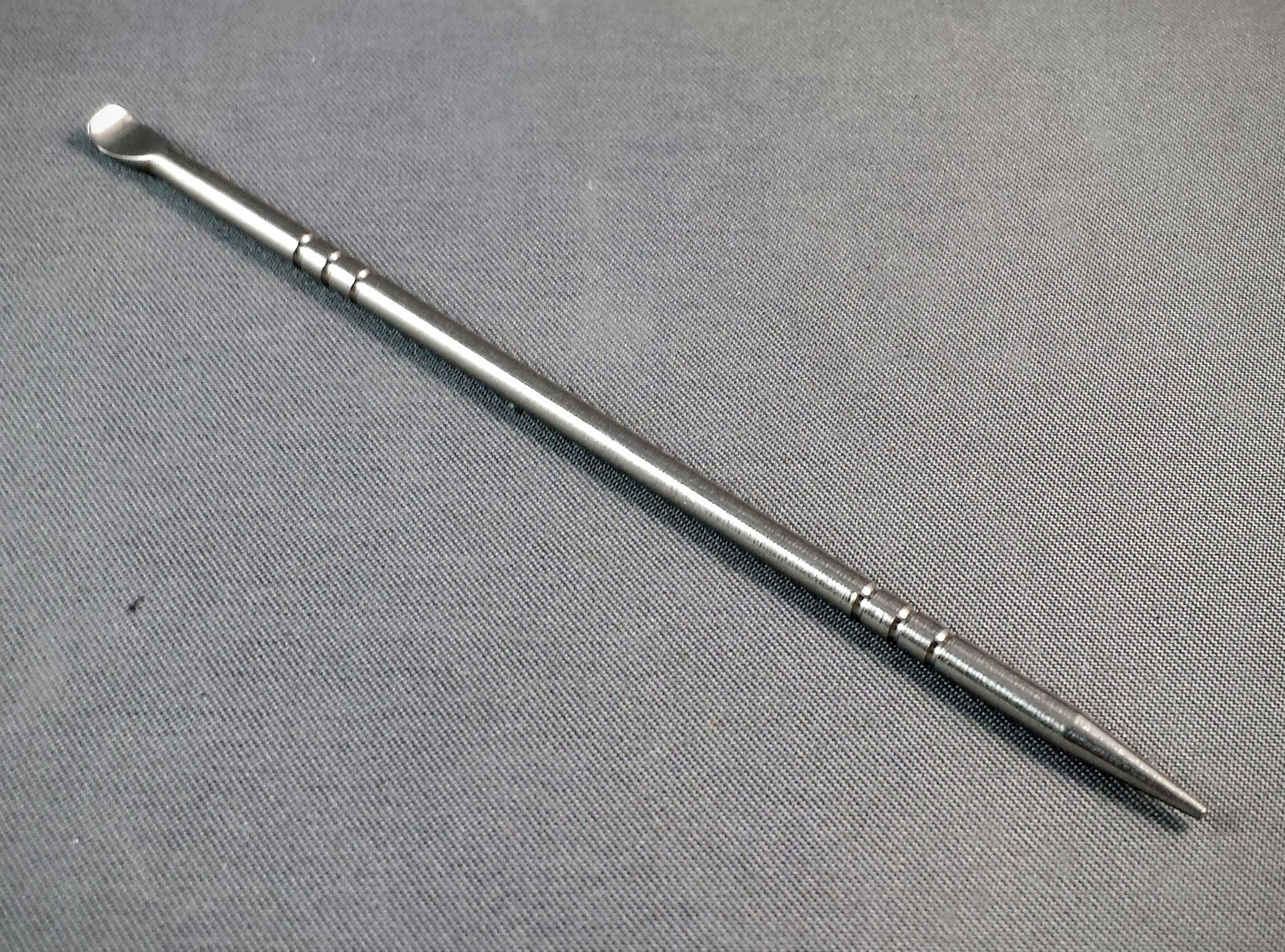 Titanium scoop point dabber